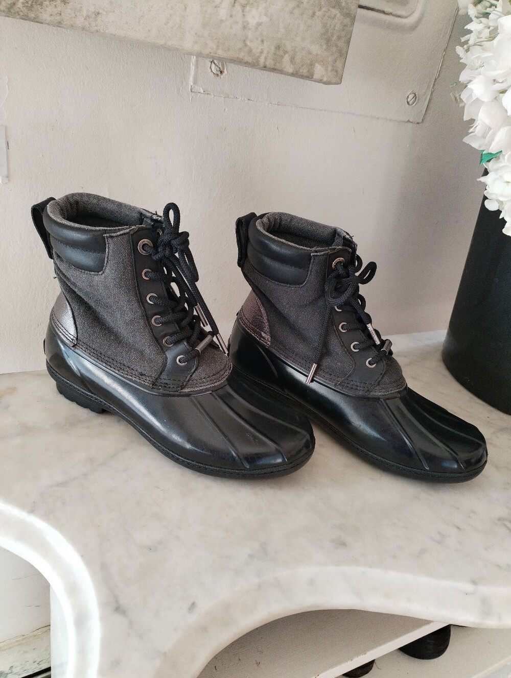Michael Kors Easton Lace-Up Duck Boots 8